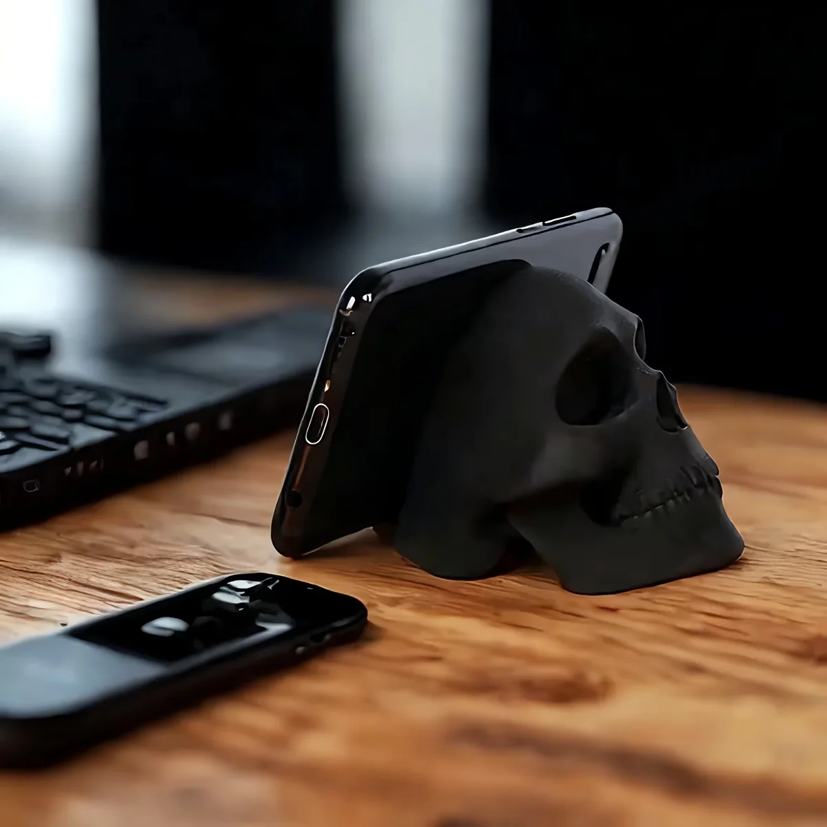 Black Skull Desktop Decor with Phone Stand - Gothic Style Design, Durable Plastic Indoor/Outdoor Decoration