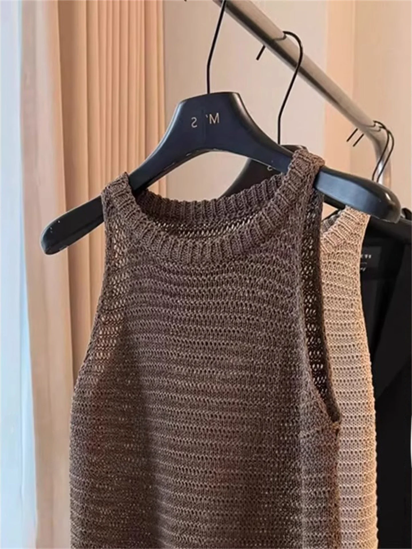 

Высококачественный коричневый вязаный жилет с открытыми плечами, женская летняя верхняя одежда, утягивающий топ, корейский прямой крой