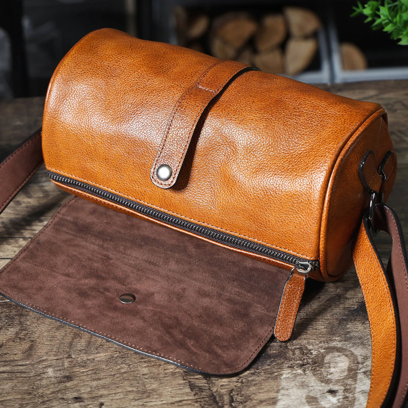 S.worker Echtleder Herren Mode-Umhängetasche aus hochwertigem Rindsleder, Unisex Handgefertigte Casual Zylindertasche – Detail 22