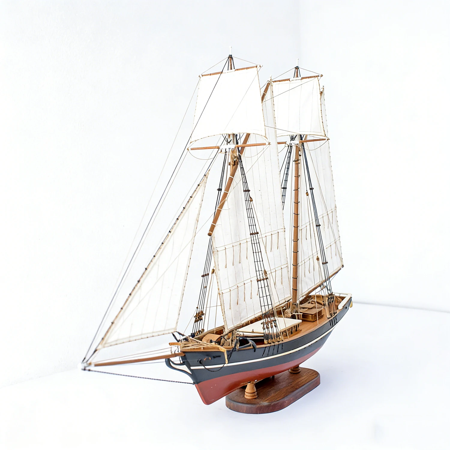 

1/32 Scale Perilous Two-masted Transport Sailing Ship Assembly Model 88cm Wooden Ships Static Model Ship Toy