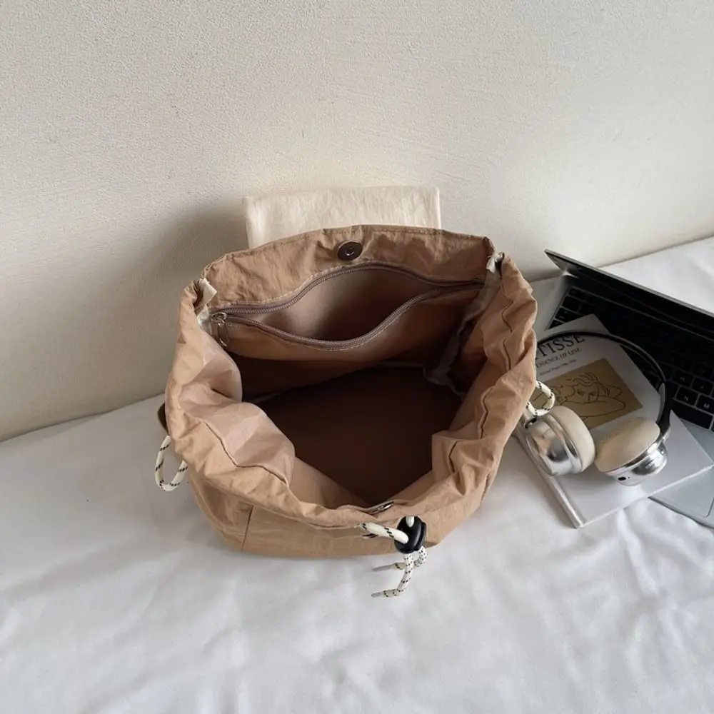 Przenośny damski plecak nylonowy Lekki plecak na sznurku z wieloma kieszeniami Casualowy plecak w jednolitym kolorze z uchwytem