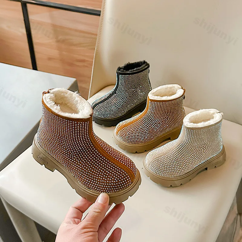 

Детские теплые бархатные короткие зимние ботинки в стиле ретро, зима 2024, модные универсальные плюшевые удобные нескользящие хлопковые ботинки на массивном каблуке для мальчиков