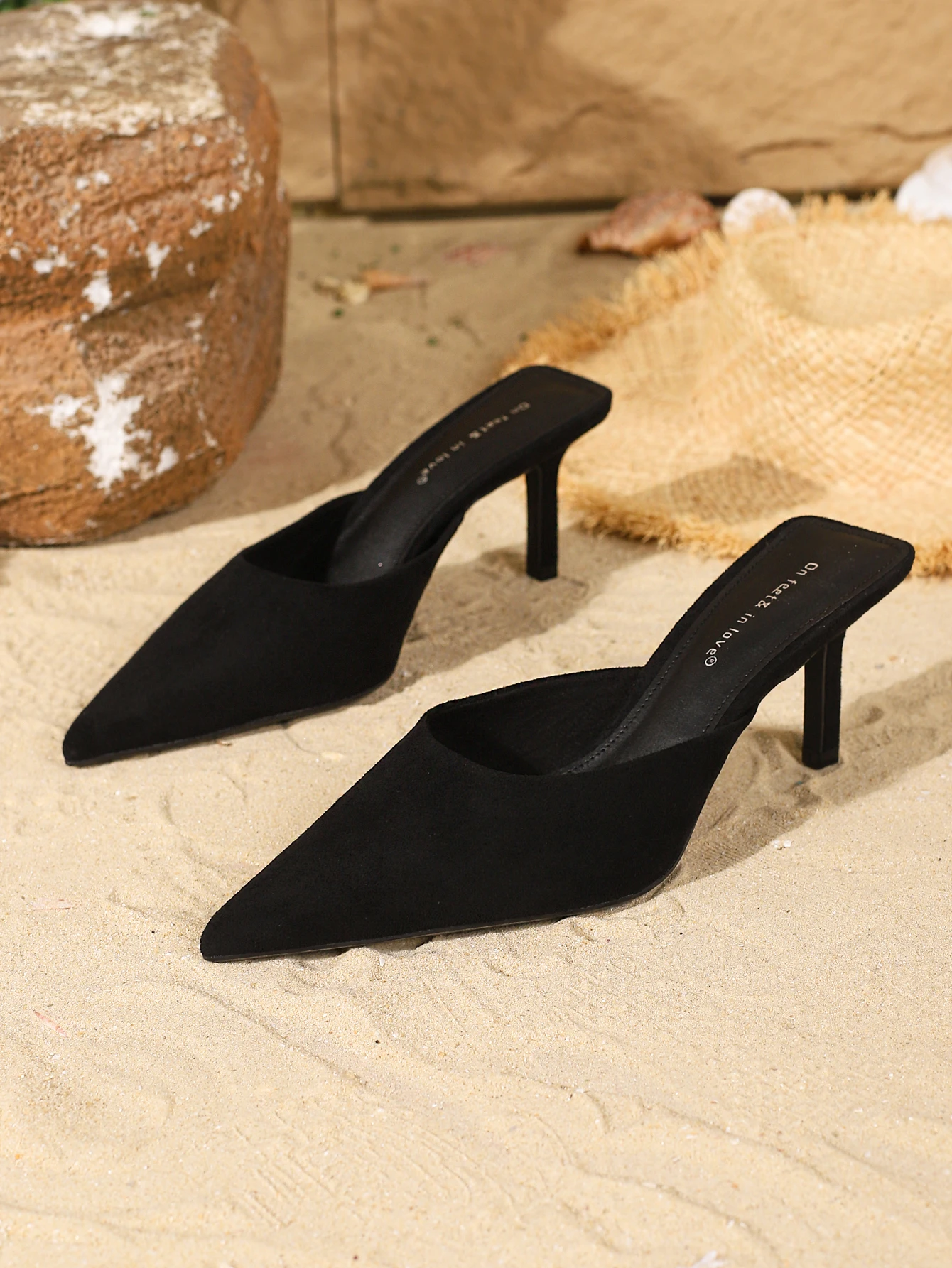 حذاء نسائي بكعب ستيليتو سهل الارتداء من جلد الغزال، أنيق ومتعدد الاستخدامات ومريح.