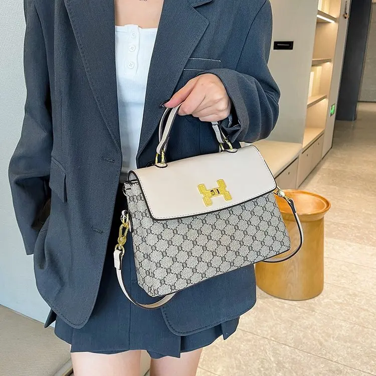 

Fashion Saddle Bag for Women - Office Commute Shoulder Purse, Stylish & Versatile Work Travel, Chic & Practical Everyday Carry