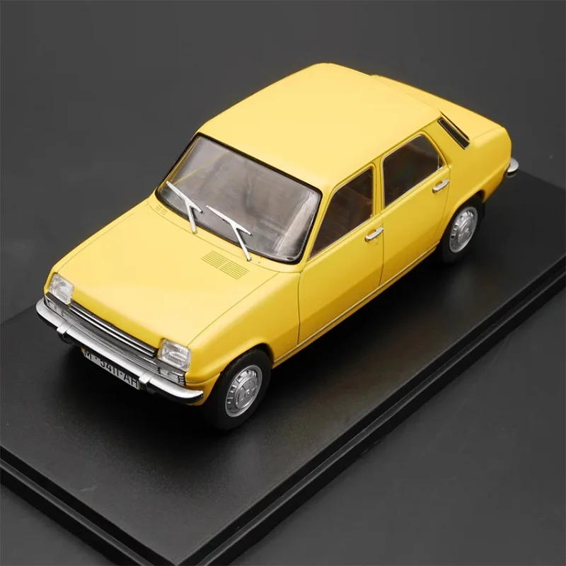 Diecast 1:24 Scale Ixo Siete 1974 Model Alloy Car Finished Product Simulation Series Toy Automobile Souvenirs  Collection Gift