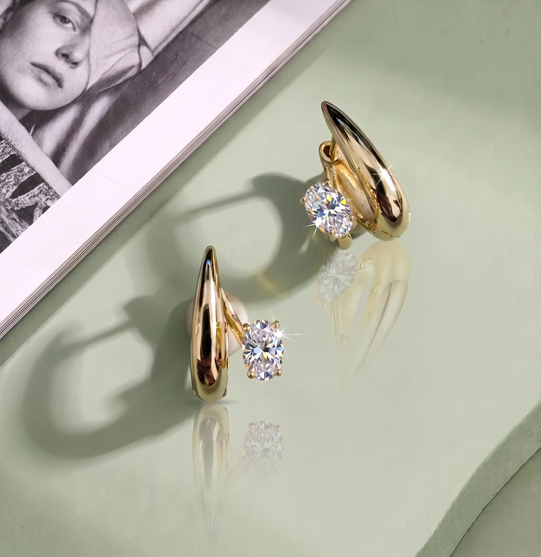 Moonmory Minimalistisches Einzigartiges Design Luxusmarken 5A Marquise Oval Birnenförmige Serie Huggies Ohrringe für Frauen 14K Doppelschicht – Detail 3