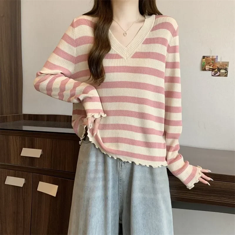 

Fashionable Women's Black Ears with V-neck Striped Long-sleeved Versatile Top Autumn and Winter Inner Base Shirt