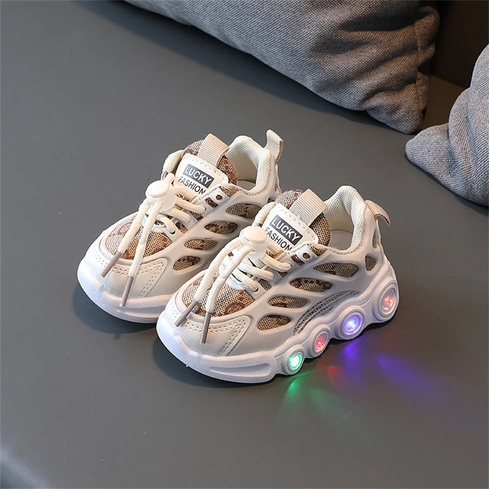 

Glowing girls shoes Breathable mesh surface bright Kids sneakers Flashing little girls light up Boys Daddy Shoes