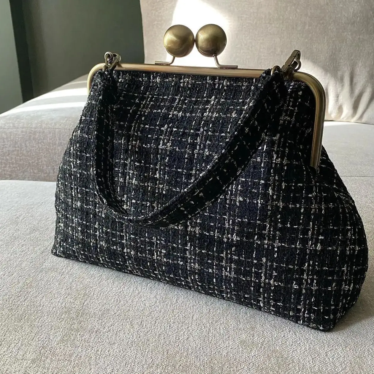 

Lost In Vintage Black Tweed Fabric Purse Multiple Ways Handbag or Shoulder Bag Metal Frame Kiss Lock Evening Clutch 33x25x10cm