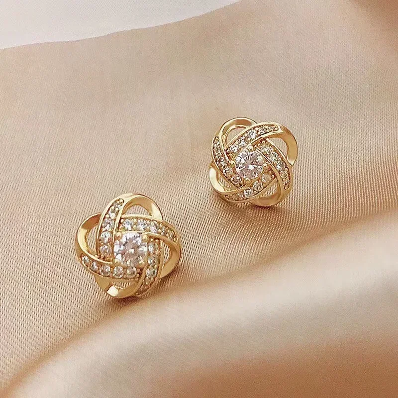 Hot Selling Small Fragrance Atmosphere Four-leaf Clover Earrings Female Niche Design Senior Sense Accessories Elegant Earrings