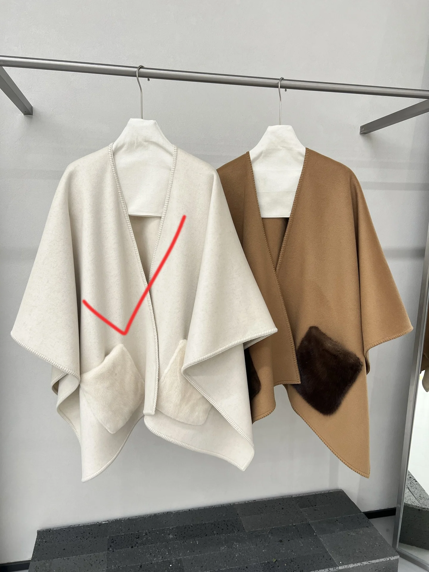 New High-Quality Fashionable Cashmere Shawl (Autumn/Winter Collection) – One Size Fabric: High-Count Blend (10% Cashmere, 90% Wo