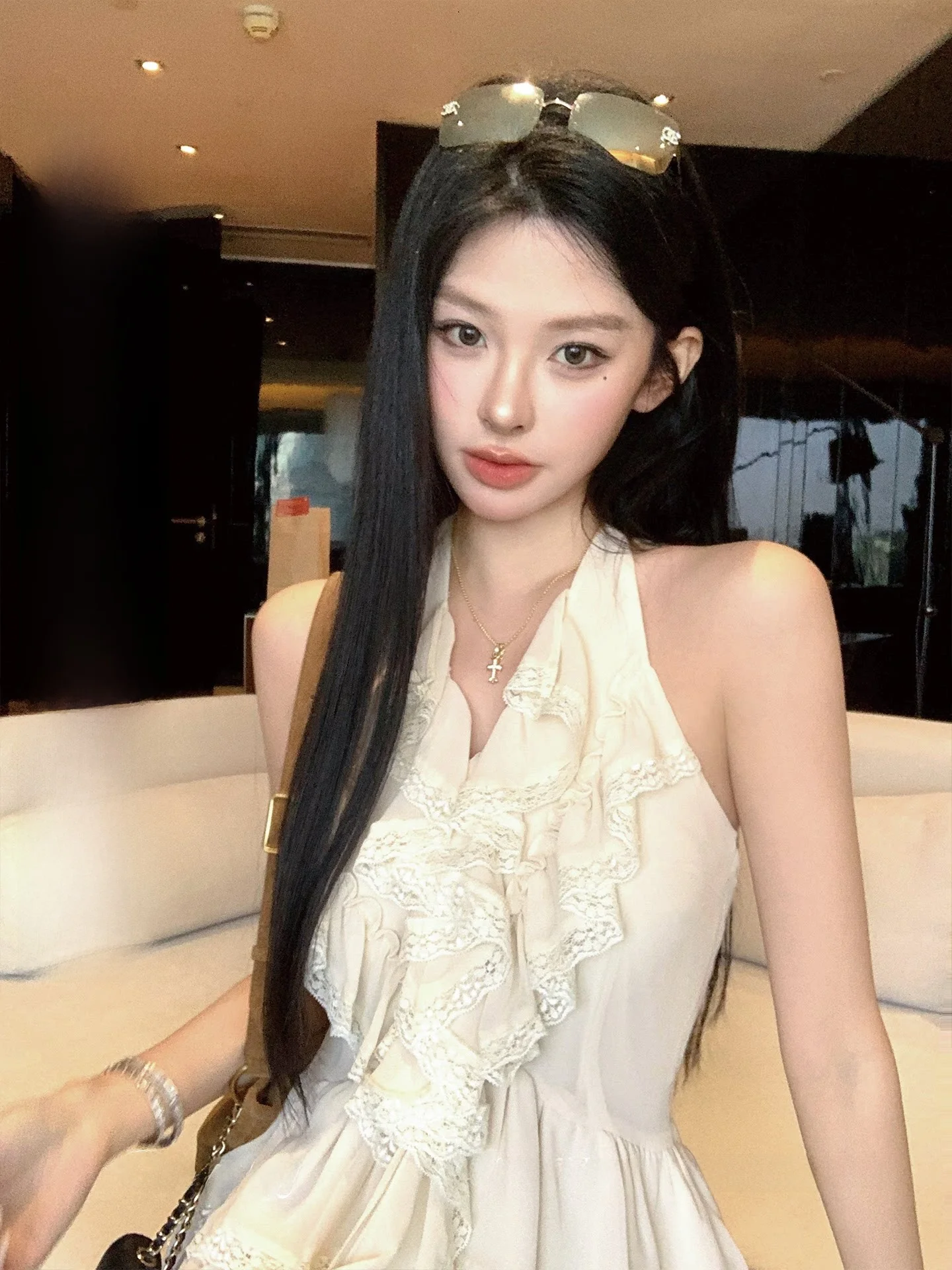 

Сексуальный винтажный топ без рукавов с кружевной отделкой и V-образным вырезом, короткий топ на бретельках, повседневный стиль, полиэстер