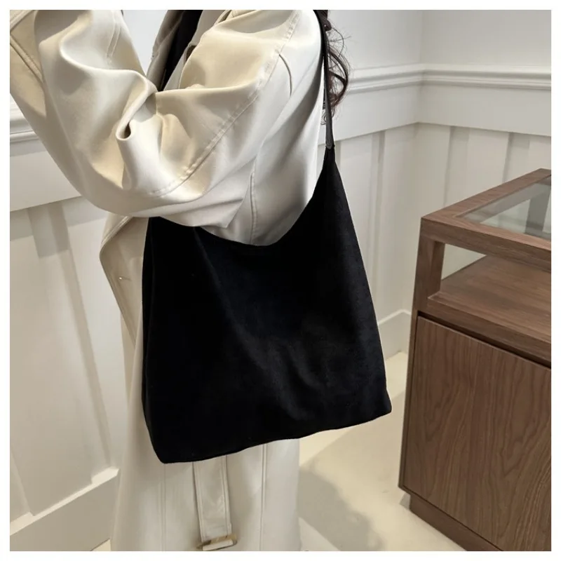 Autumn and Winter Vintage Women's Bag Large Capacity Suede Shoulder Bag Solid Color Simple Casual Commuter Bag Retro Handbags