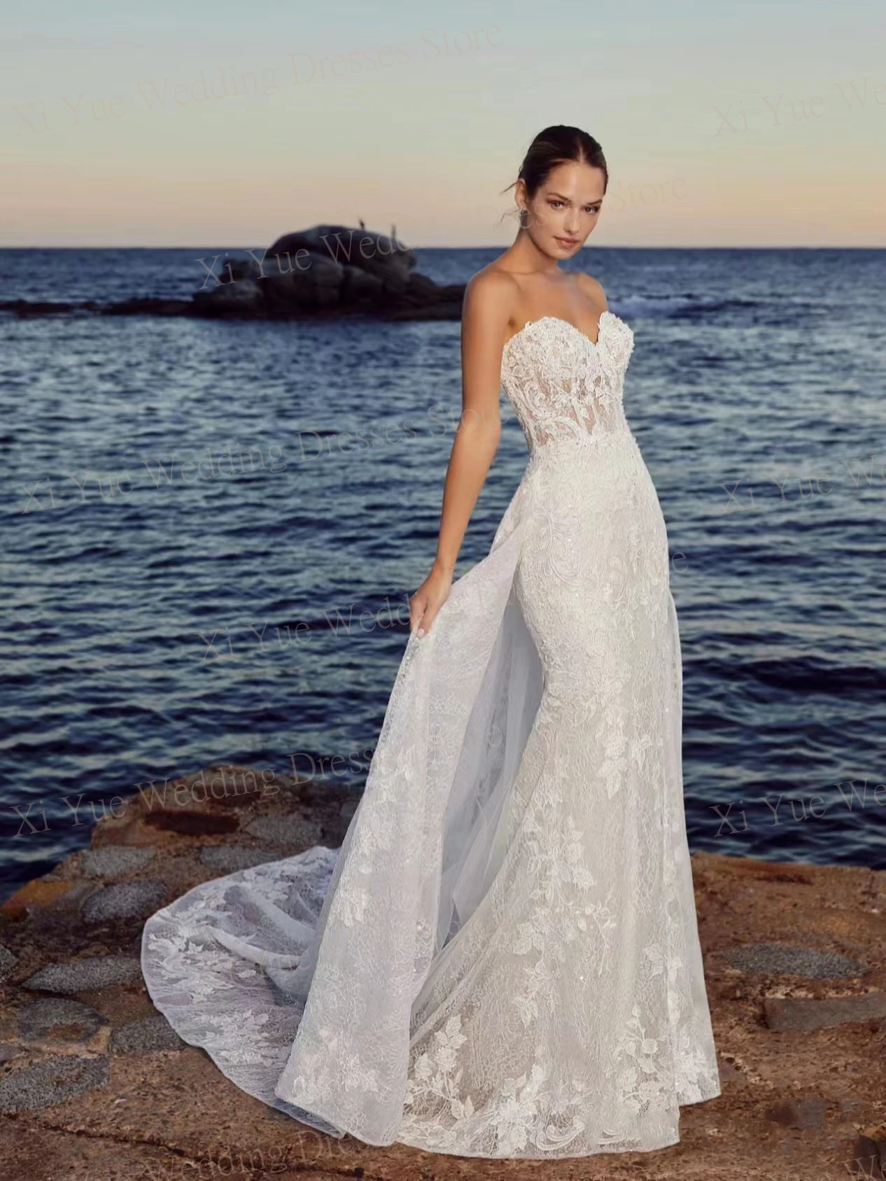 Abiti da sposa sexy con scollo a cuore Eleganti applicazioni in pizzo senza schienale Sweep Train Abiti da sposa Sirena vintage senza maniche personalizzata