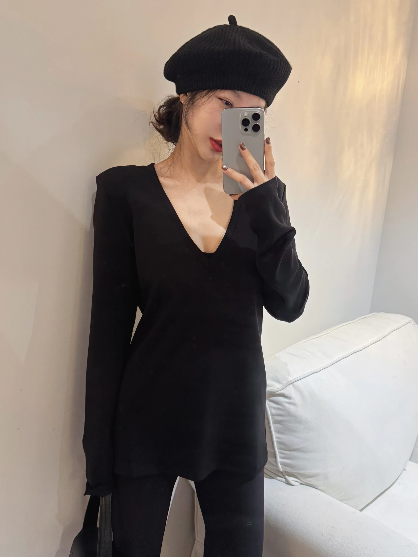 

Loose Long Sve Deep V-Ne T-irt Women's Base irt Bla Versatile Autumn Winter Faion Dongda Gate New Arrival 2025