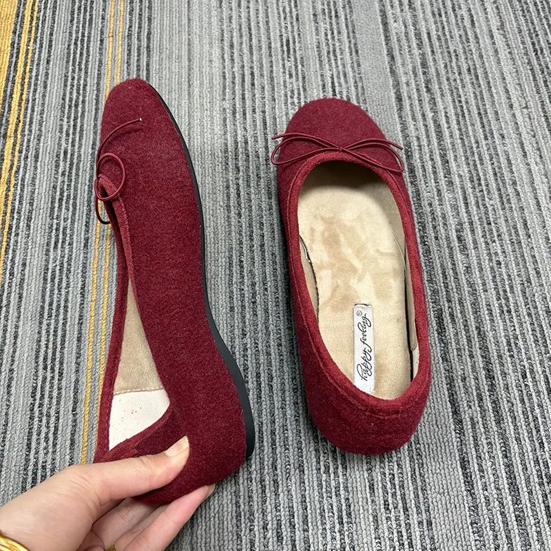 Wintermode: Flache Schuhe mit Fellbesatz, zum Hineinschlüpfen, für Damen, Ballettstil, neue Herbstkollektion, mit Schmetterlingsknoten, runde Zehen, flache Damenschuhe mit Plüschfutter. – Detail 8