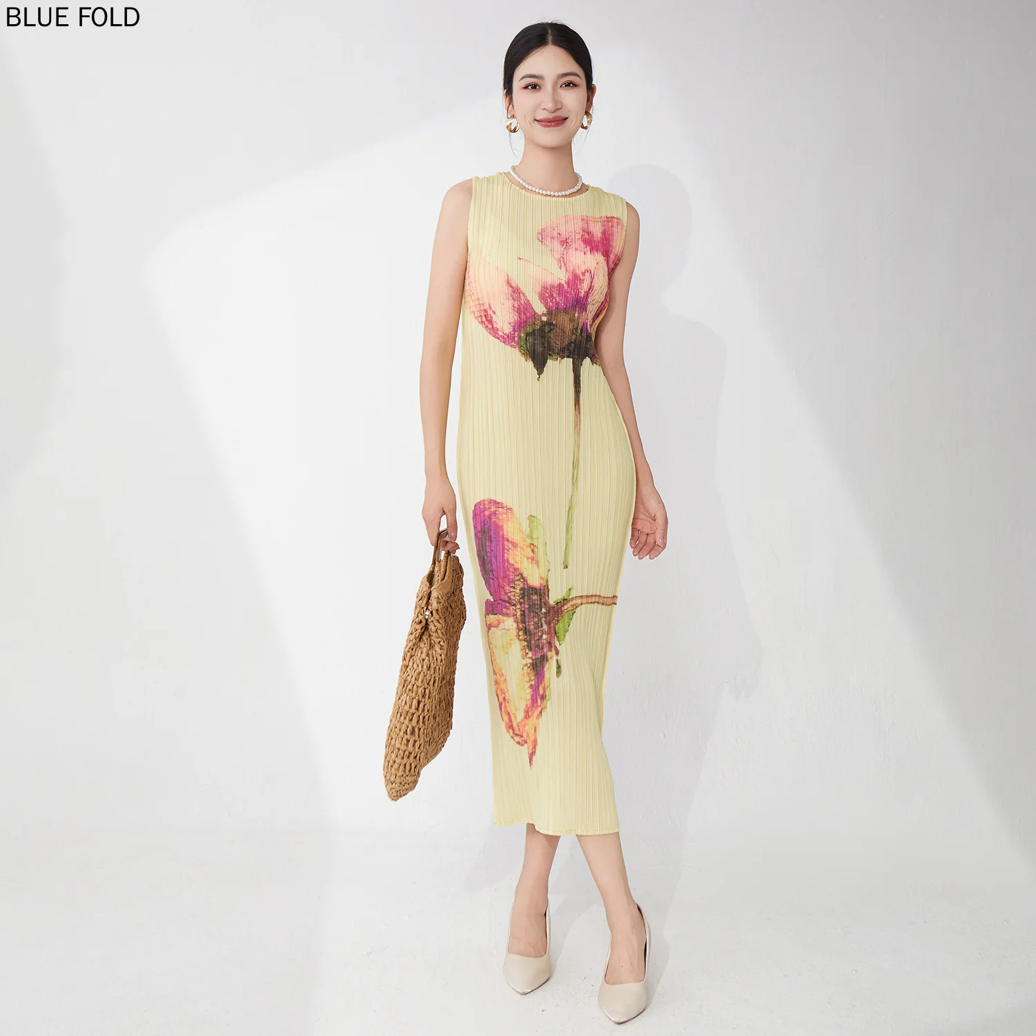 Vestido básico Miyake estilo maduro e sofisticado exude luxo leve e charme de férias vestido elegante e moderno