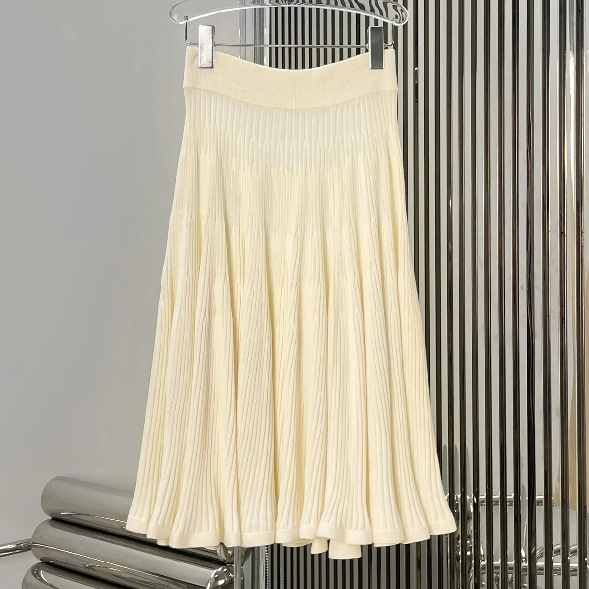 High Quality Women High Waist Vertical Ribbed Knit Skirt Solid Color Bodycon  Skirt Casual Wear Slim Fit Midi Skirt lyt132546
