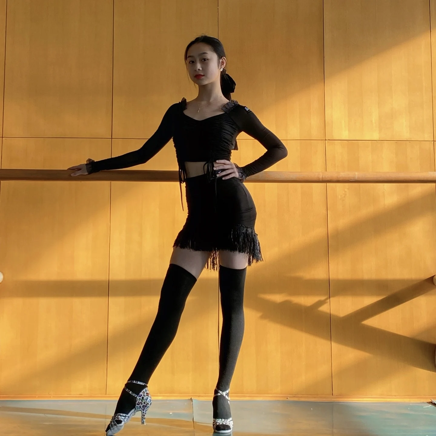 2025 Abiti da ballo latino Donna Club per adulti Rumba Samba Pratica di danza Top da allenamento Gonna maniche lunghe Salsa Dance Wear DNV24198