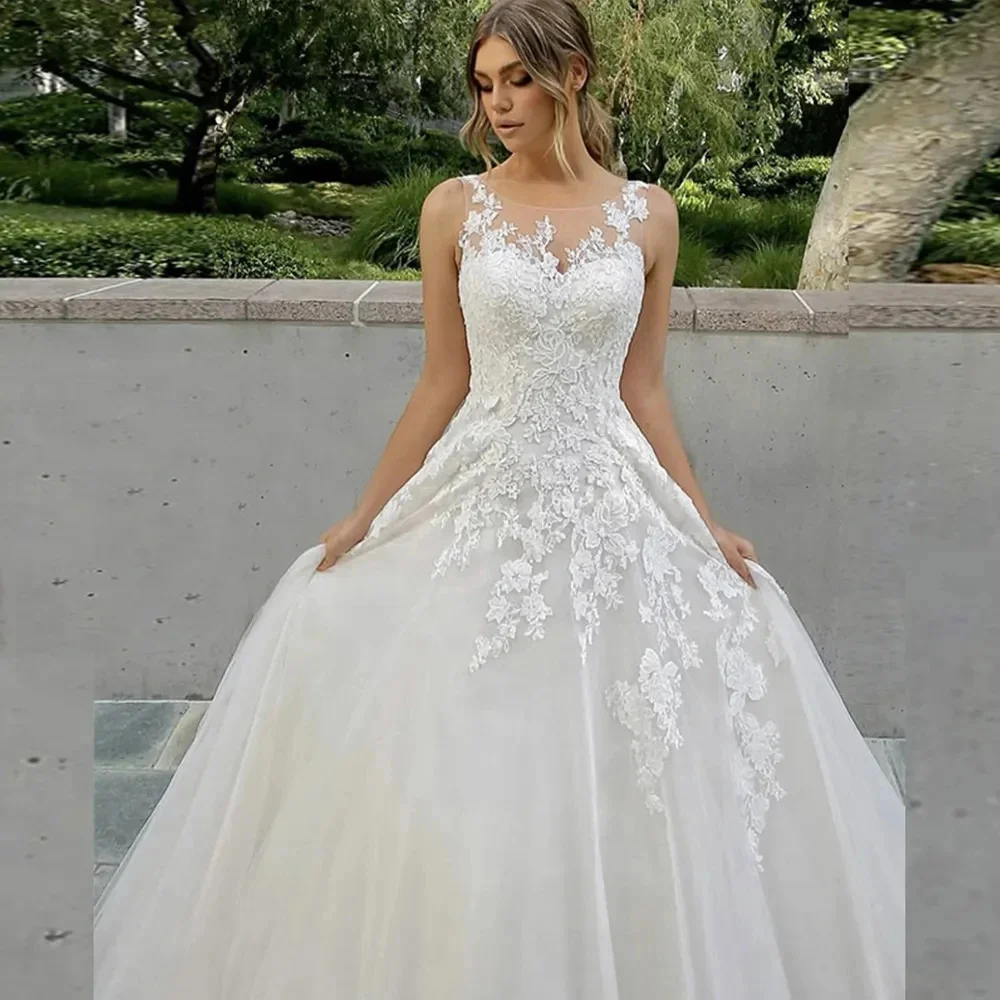 Elegant White Wedding Dresses Simple Off Shoulder Sleeveless Fluffy Princess Style Romantic Lace Applique Bridal