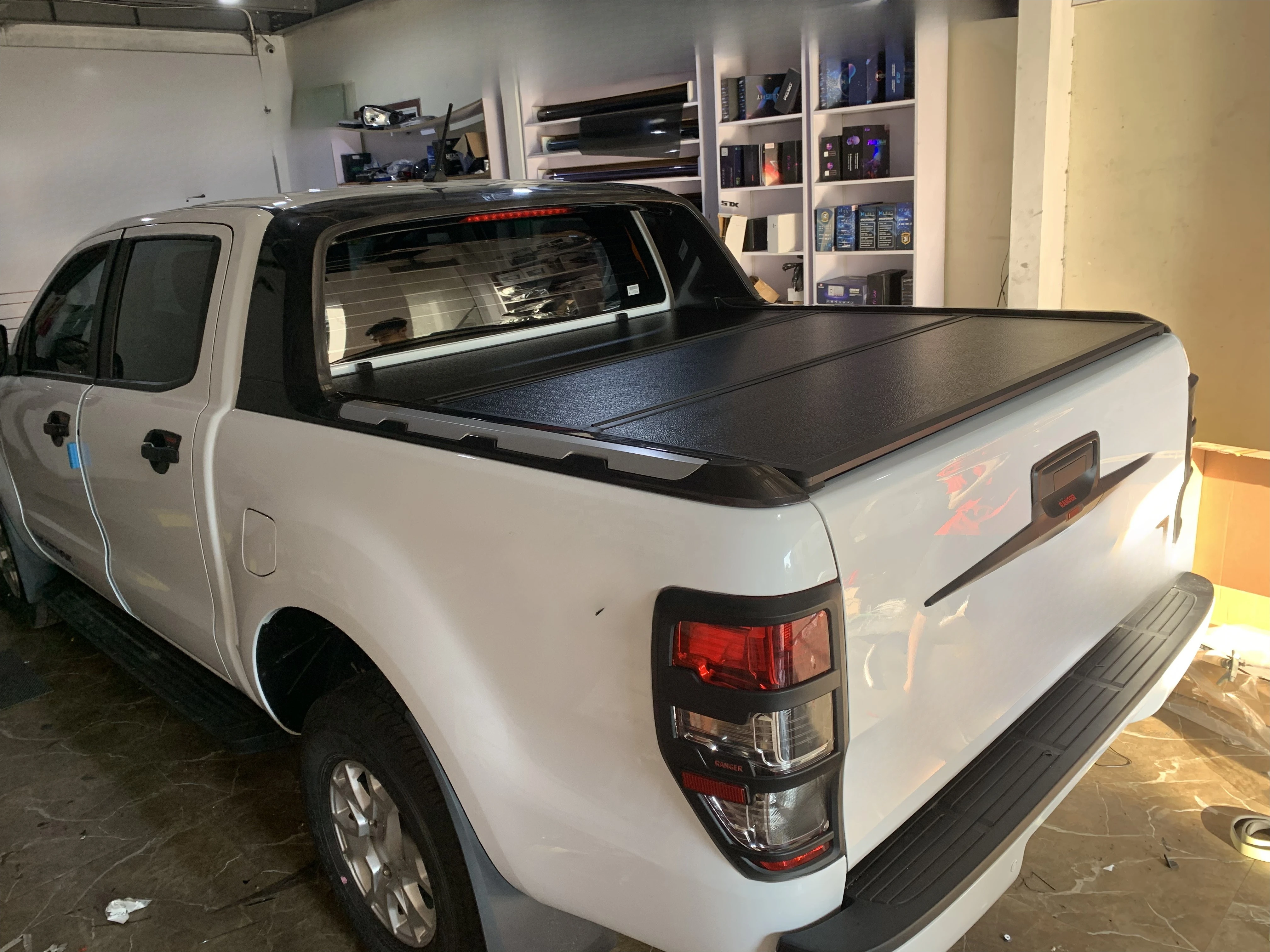Factory Car Accessories Pickup Truck Protect Cover Retractable Hard Tri-Fold Cover for Jeep Gladiator Maxus T60 T70 MG Extender 2