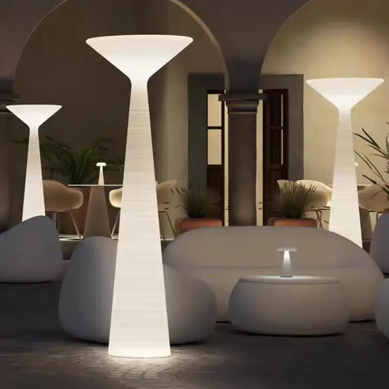 Italian outdoor villa courtyard landscape floor lamp simple design floor-to-ceiling bar cafe