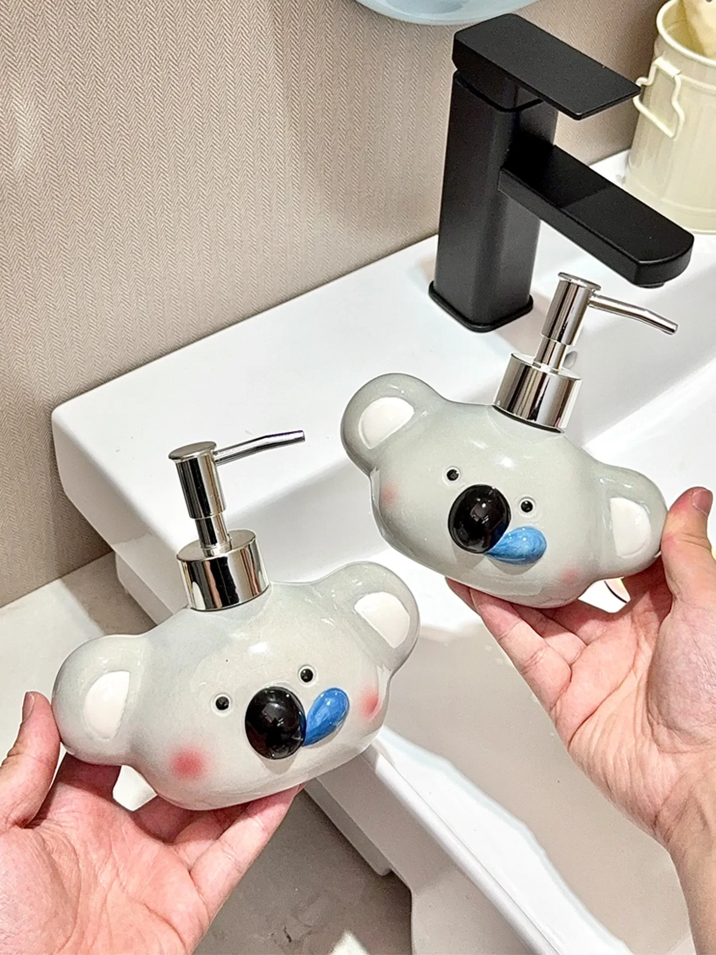 Soap dispenser hand soap bottle cute foaming bottle, cartoon press shower gel laundry detergent dispenser bottle   dispenser
