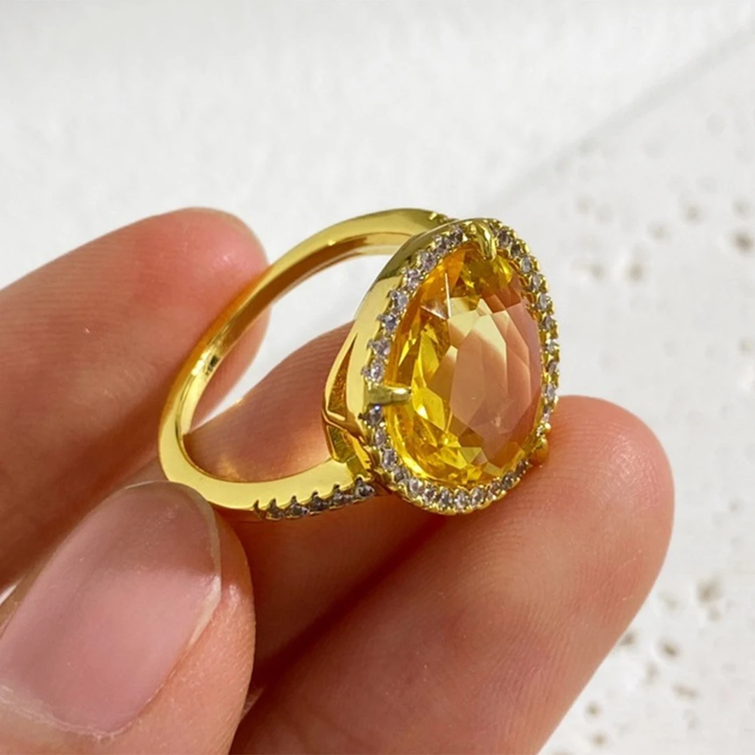 Top Quality Fashion Triangular Candy Stone Ring Mosaic AAA+ Crystal Cute Gold Plated Knuckle Ring for Women Brand jewelry