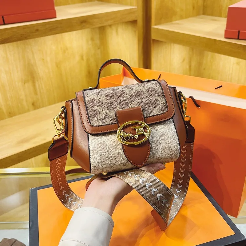 

2025 new high-end niche women's bag retro printed messenger bag versatile small square bag broadband shoulder bag