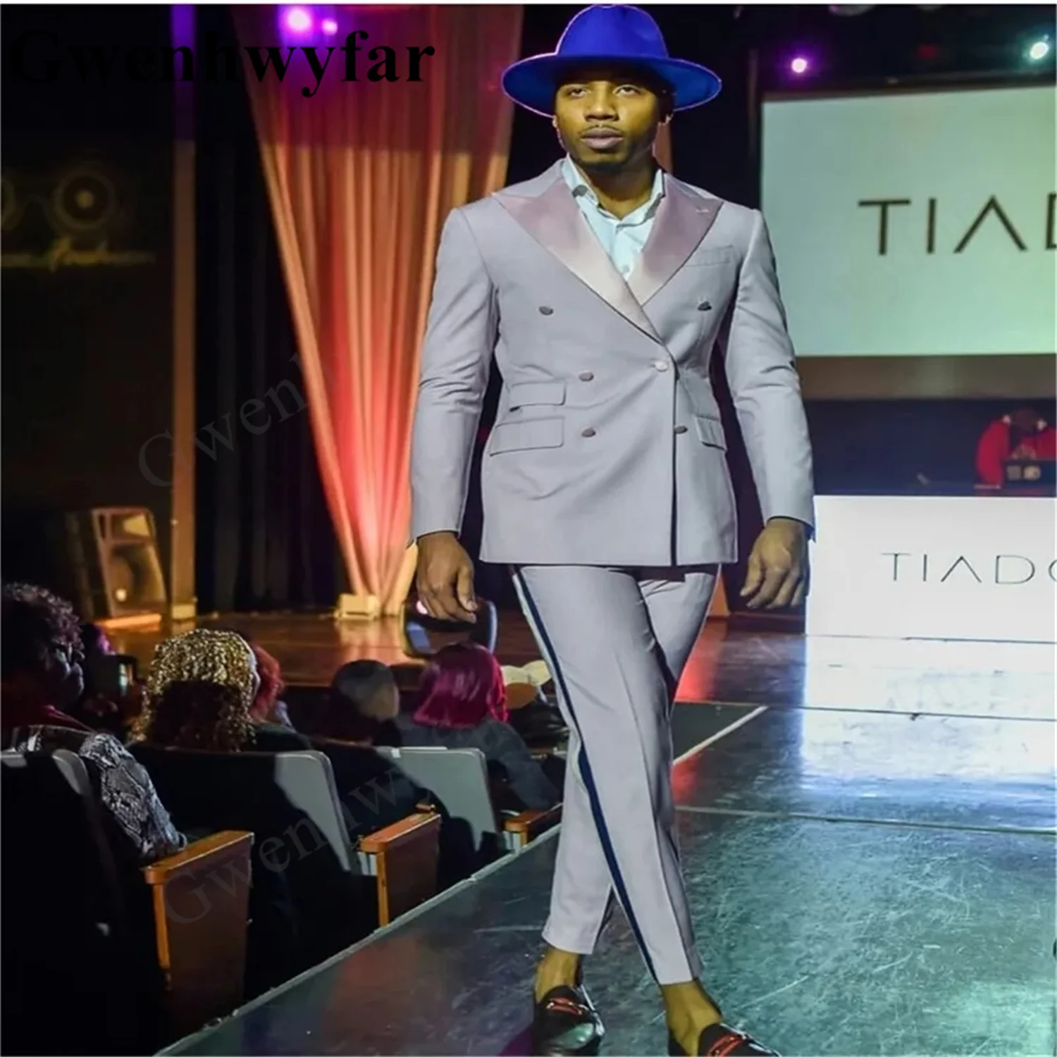 

Gwenhwyfar New Light Pink Men's Suits Tailored 2 Pieces Blazer Pants One Button Satin Peak Lapel Wedding Formal Work Wear Custom