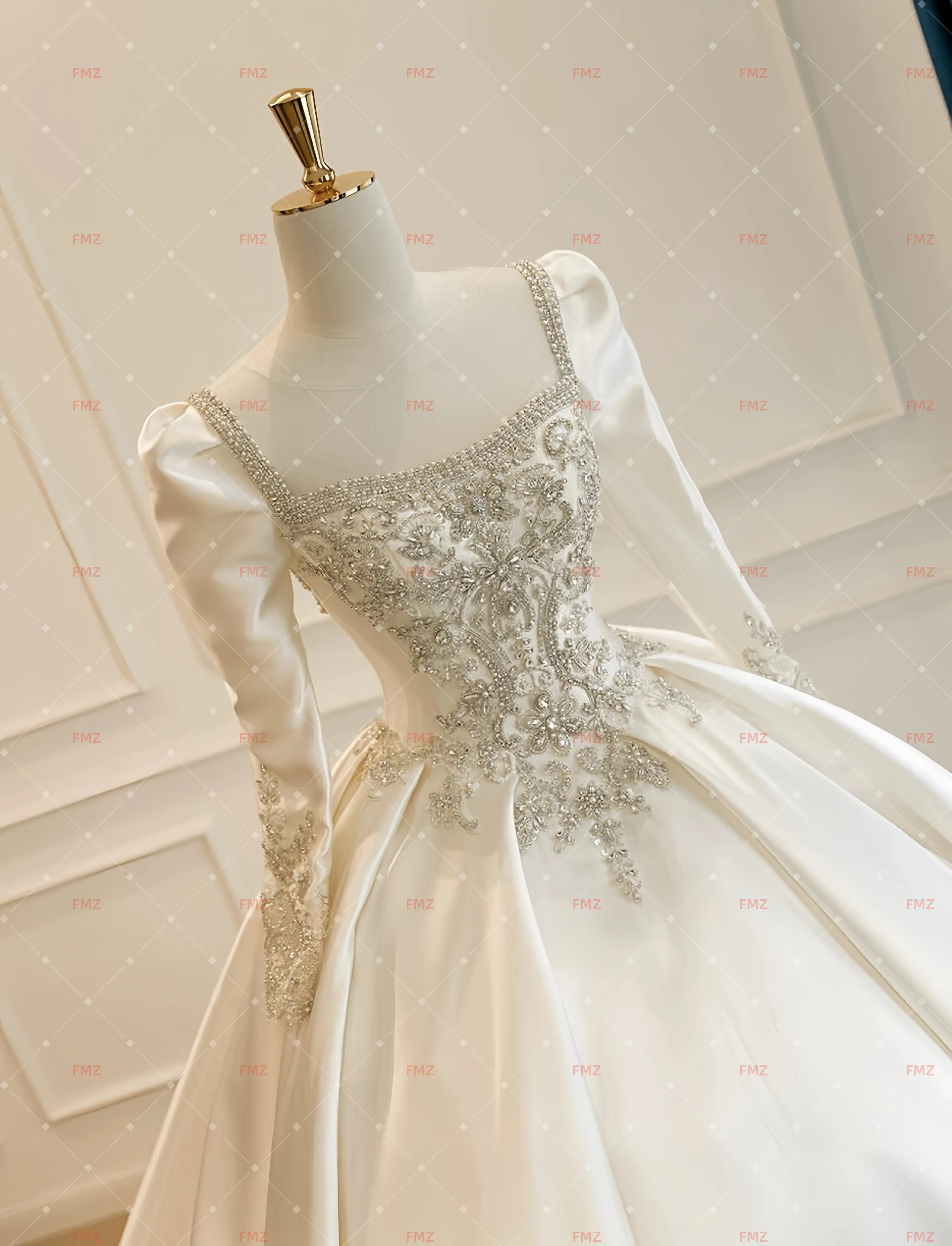 Abito da ballo a maniche lunghe con colletto quadrato personalizzato con perline splendida abito da sposa abiti da sposa amanda novias amanda novias offi