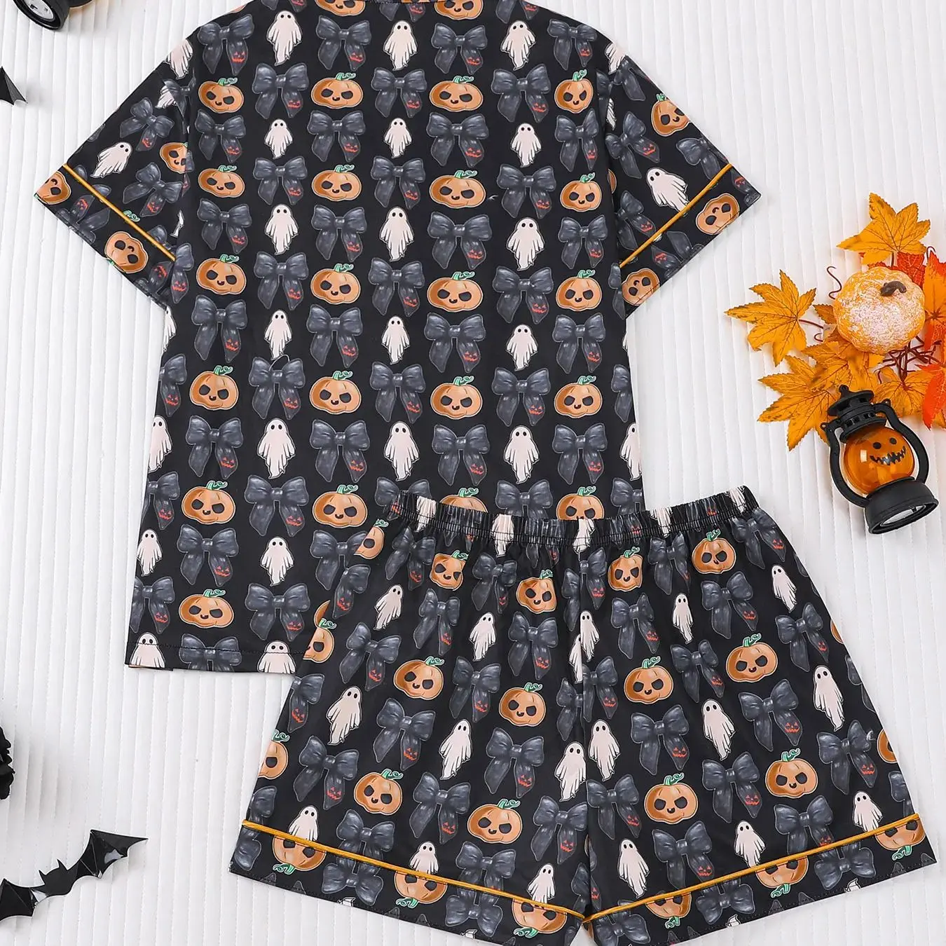 Cute Spooky Halloween Women's Pajamas Set Ghost Pumpkin Bow Print Lapel Collar Short Sleeve Shorts Soft Comfy Home Wear Sleepwea