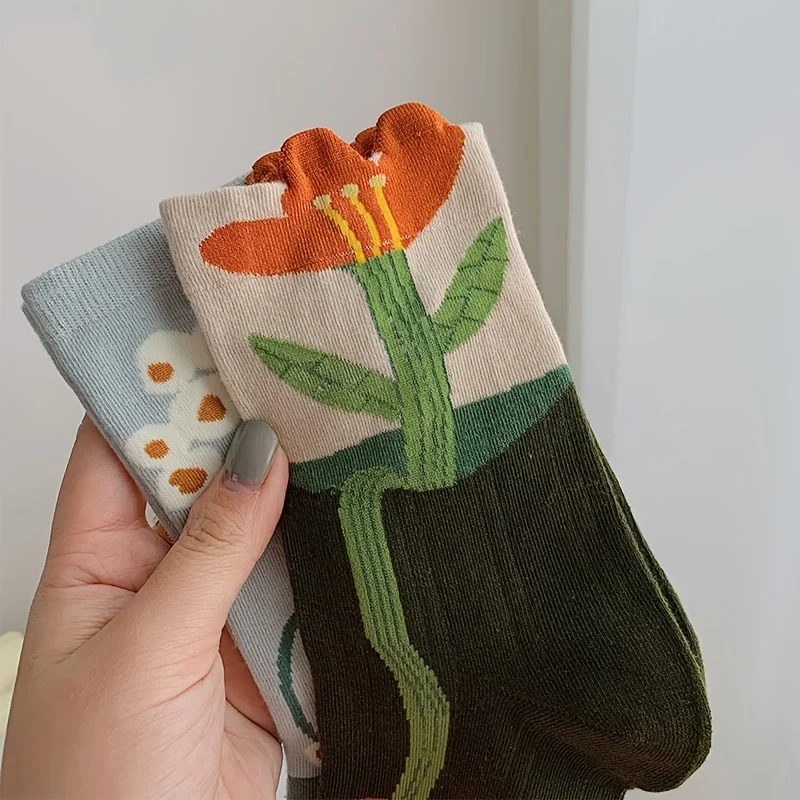 5 pairs of women\'s retro  artistic  and sweet small flower mid tube socks with lace socks