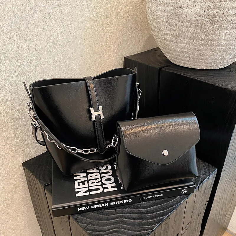 

‌2025 Designer Bucket Bag - Women's Fashion Chain Underarm Tote | Extra Large Capacity + Detachable Shoulder Strap‌