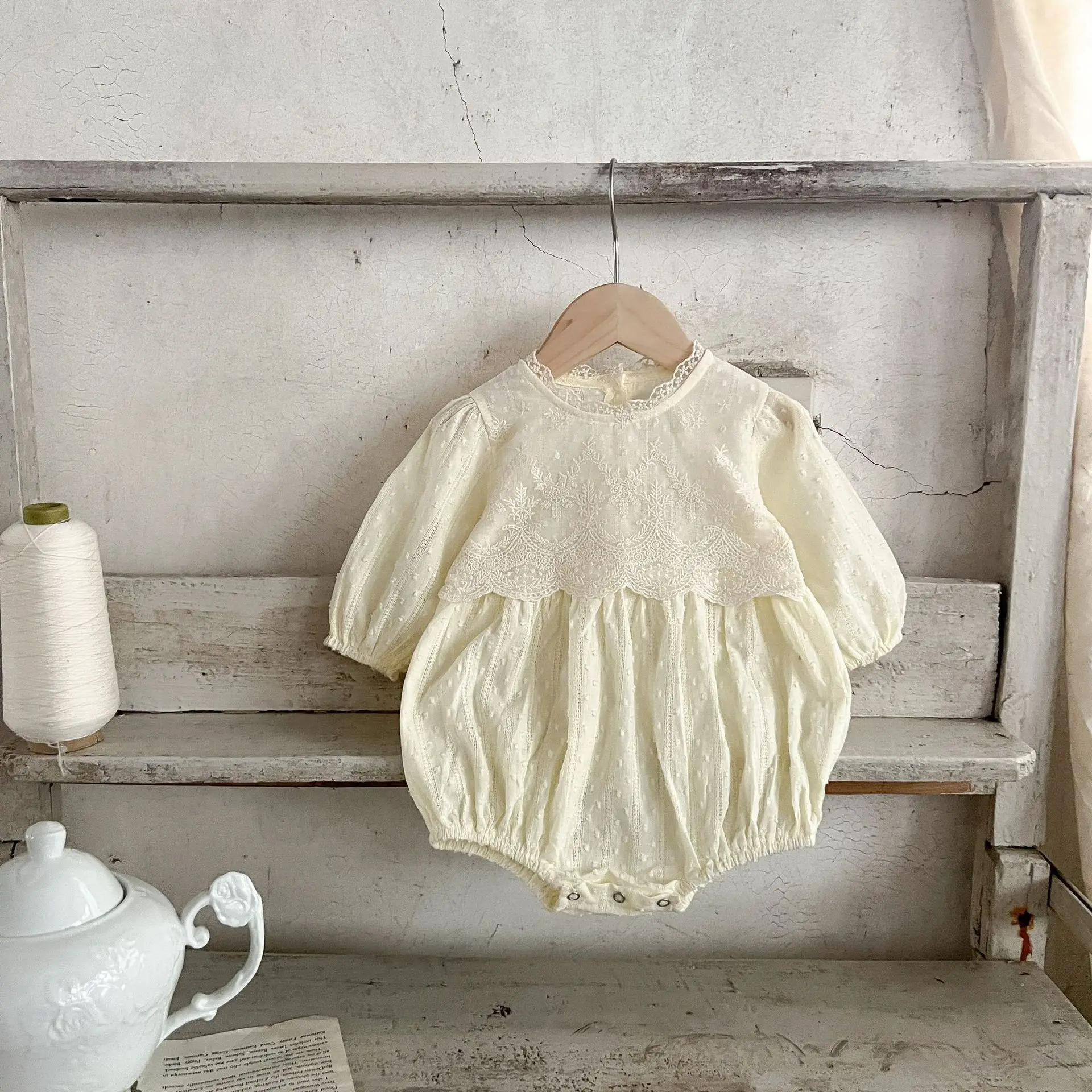 2023 Korean Newborn Baby Clothes Romper Pure Cotton Lace One-piece Cute Loose Solid Color Sweet Casual Lovely O-neck Buttons