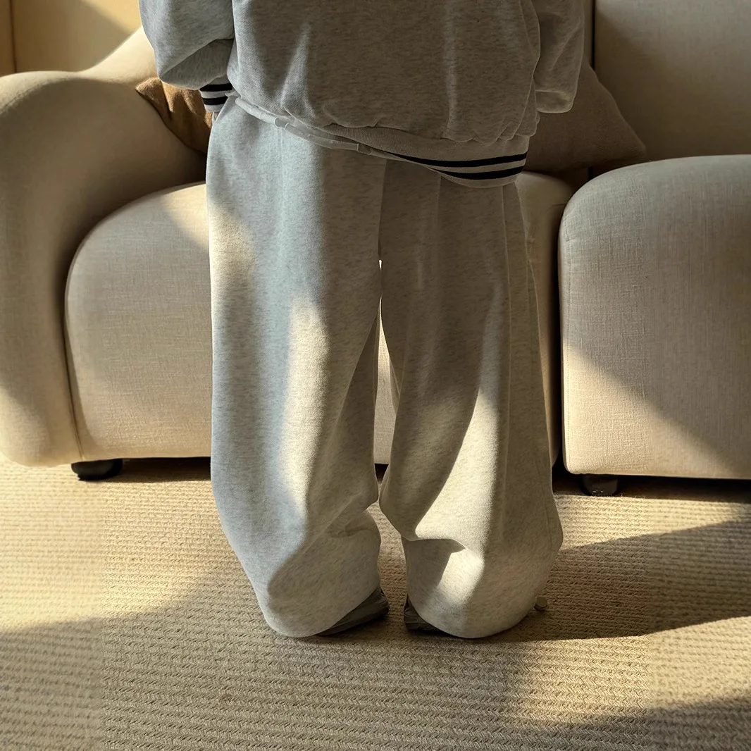 ملابس أطفال للأولاد سراويل تقليدية لربيع وصيف 2025 عصرية جديدة بلون سادة بسيطة للأطفال سراويل فضفاضة بسيطة بطول كامل