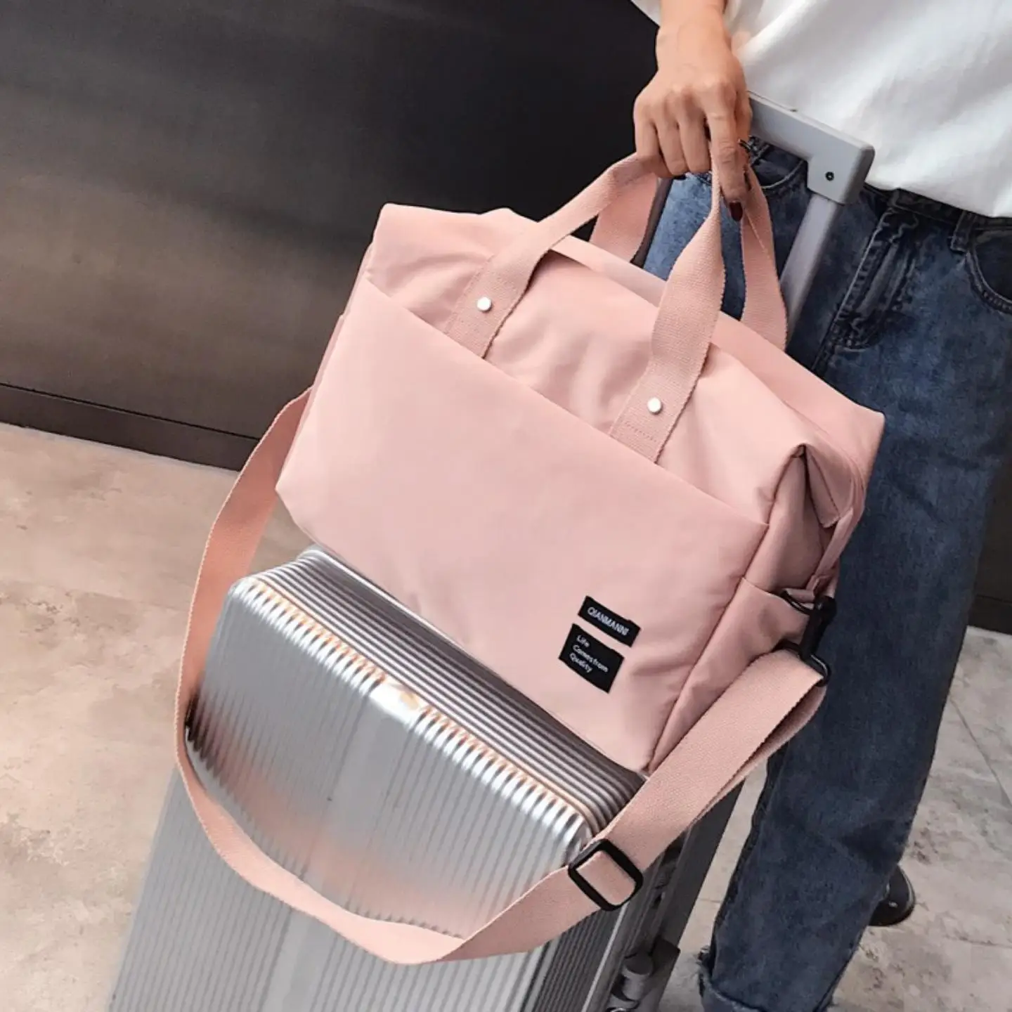 sac-de-voyage-leger-et-tendance-sac-a-main-pliable-et-empilable-ideal-pour-les-courts-sejours-et-les-voyages-d'affaires-sac-pour-femme