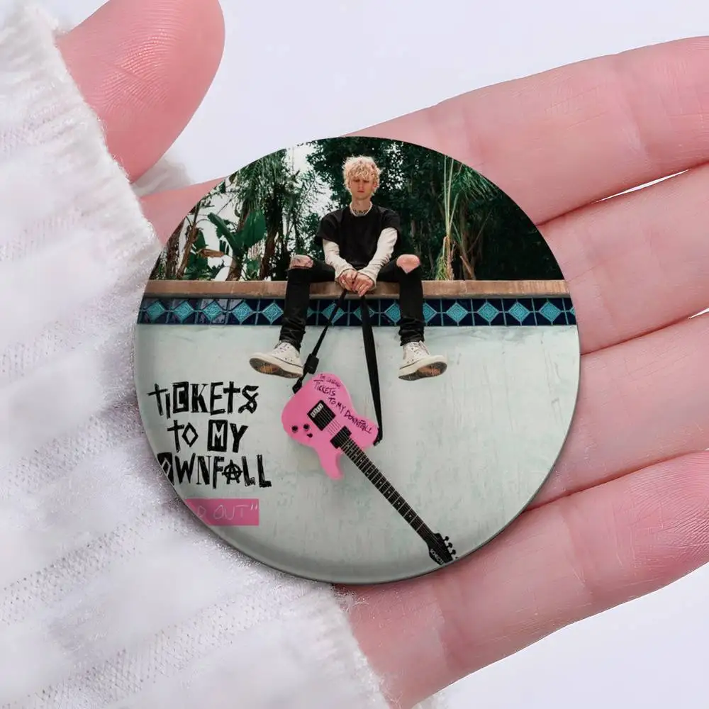 MGK M-آلة بندقية K-كيلي شارات مستديرة رائعة شارة دبابيس الإبداعية دبابيس للملابس قبعة ظهره هدية اكسسوارات #3