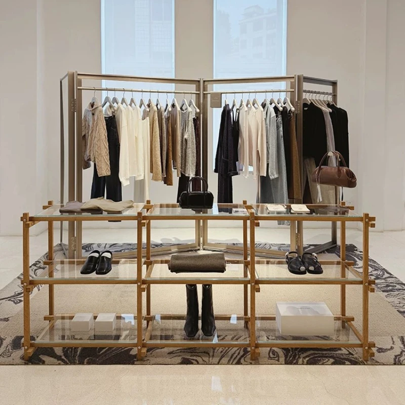 

Стеллаж для демонстрации обуви и одежды из дерева и стекла для магазина покупателей