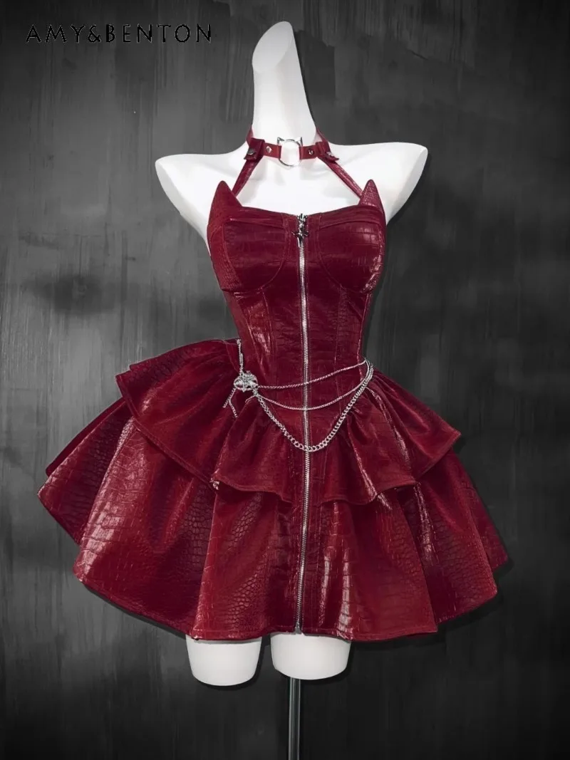 2025 estilo Punk oscuro Halloween Retro chaqueta de cuero con capucha roja para mujer cuello cintura tirantes Falda corta conjunto de dos piezas