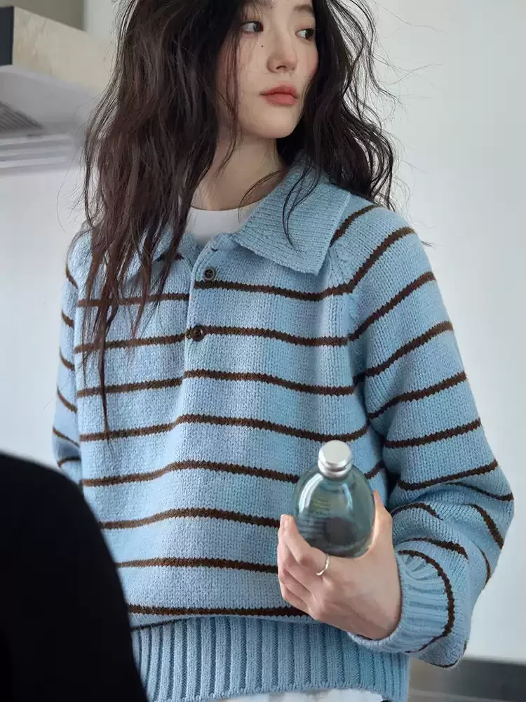 High-grade contrast striped polo neck cashmere sweater is slim, fashionable, chic, simple and relaxed.