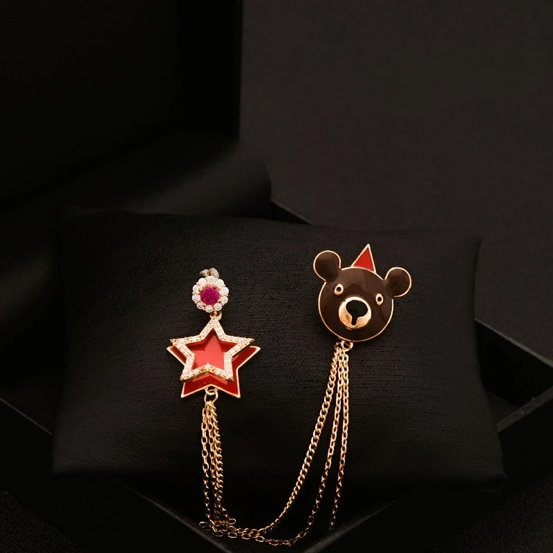 

Christmas Bear Cute Girl Pin Collar Exquisite Animal Brooch Clothing Accessory Holiday High-end Gift Red Cartoon Jewelry 6702