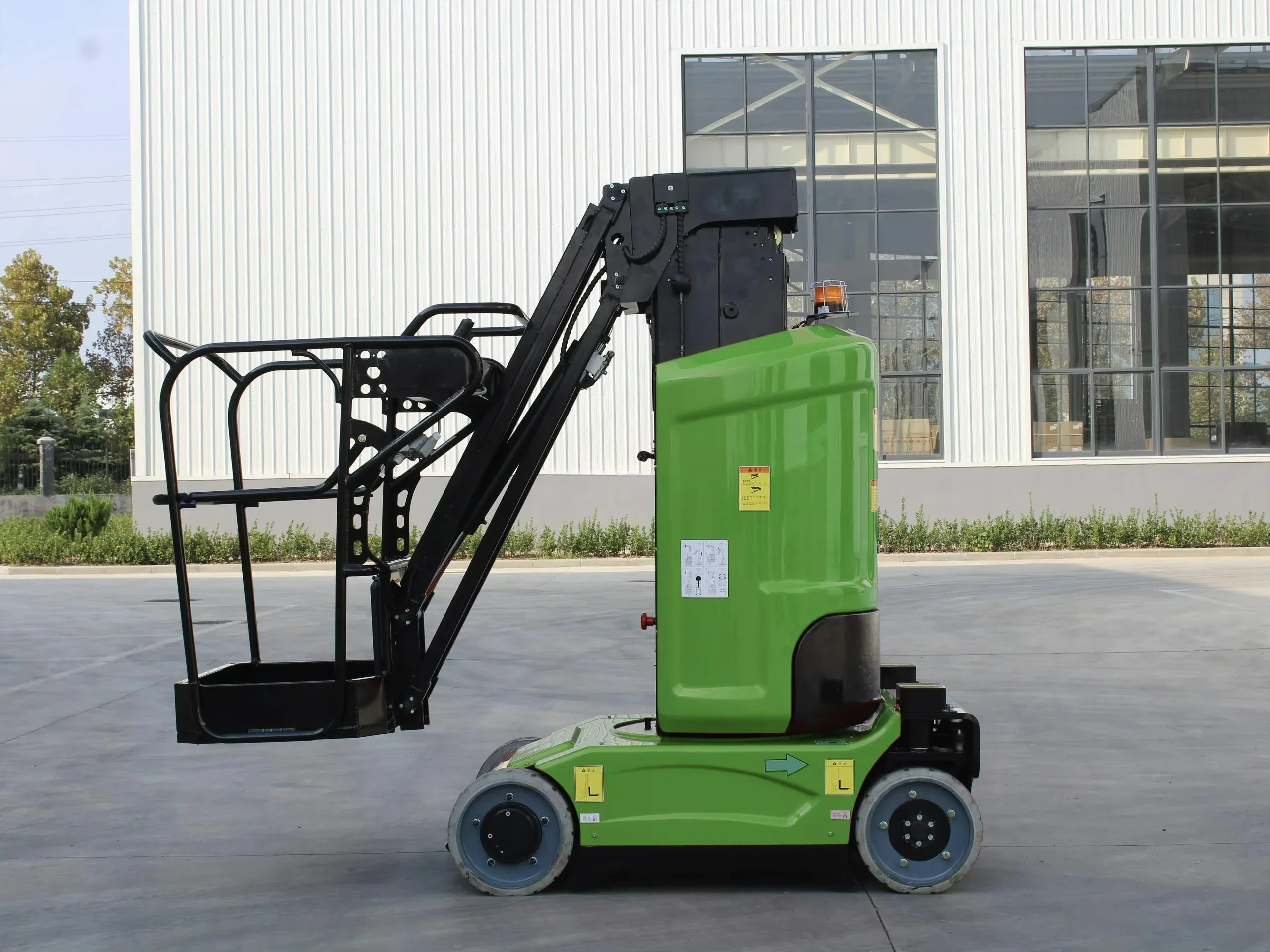 Customizable 200KG self-propelled scissor lift New small aerial work platform