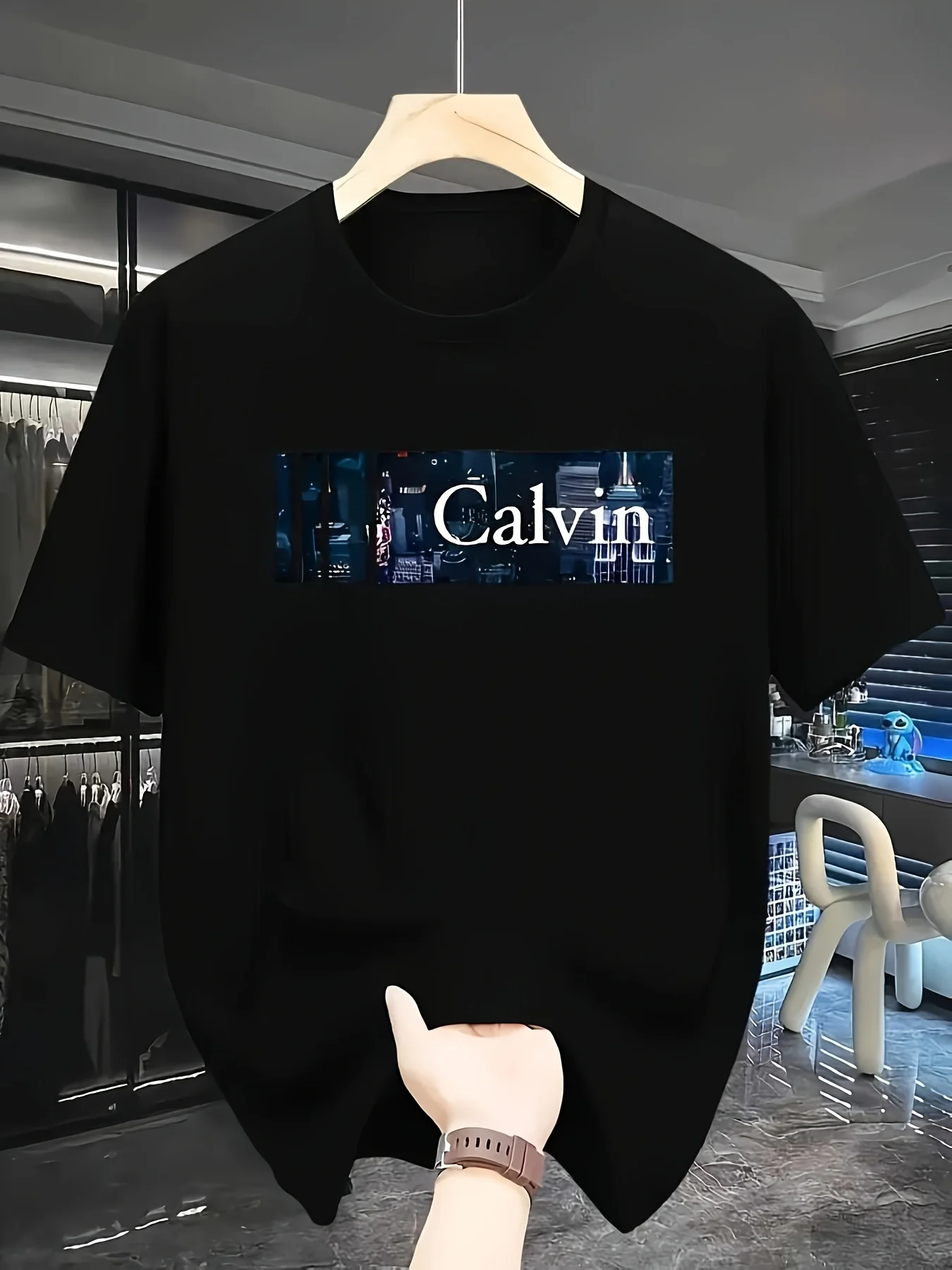 Camiseta con estampado de Calvin para hombre, diseño informal de horizonte urbano con cuello redondo, adecuada para salidas de verano, cómoda y meticulosamente