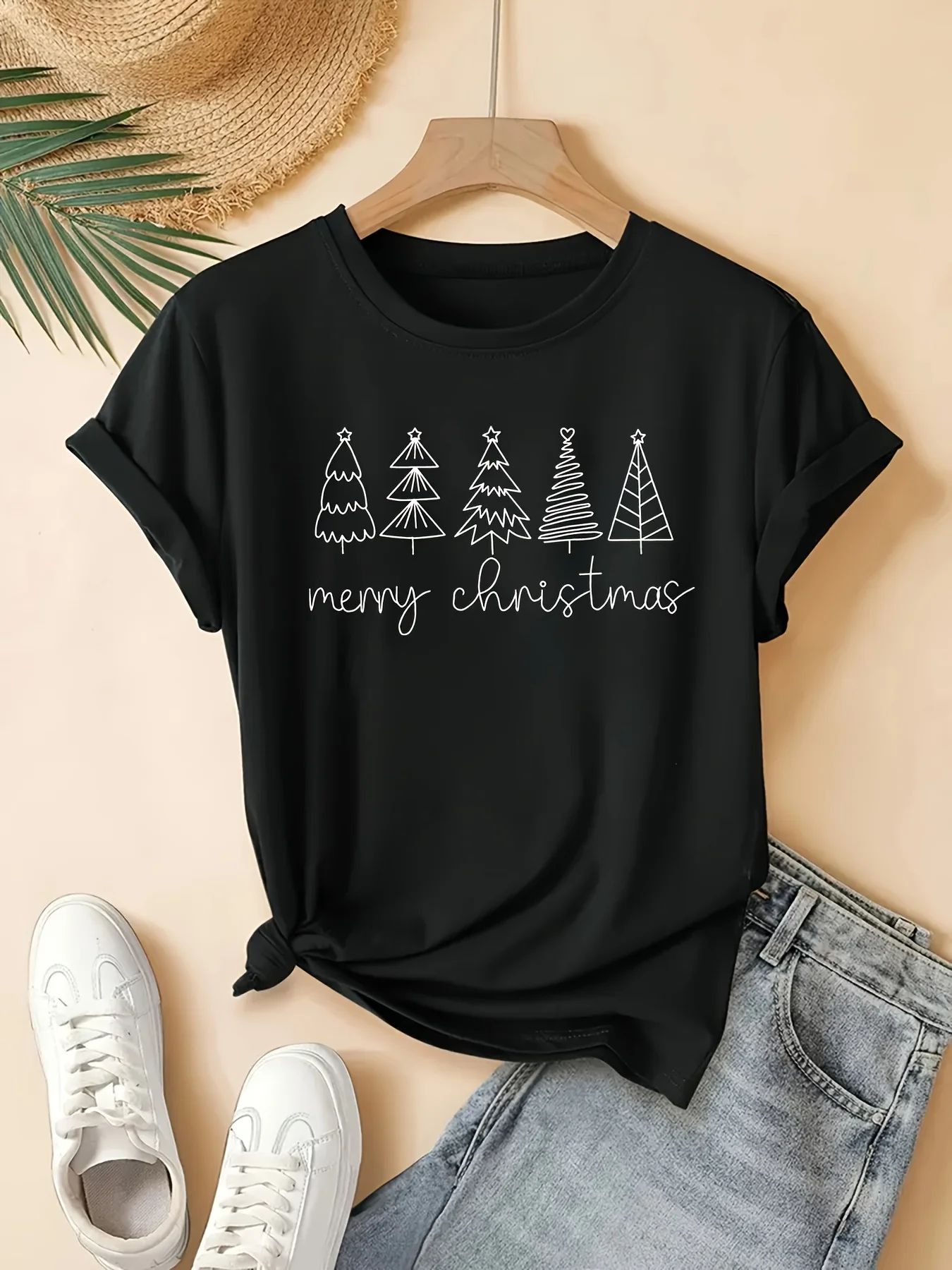 

Christmas tree sketch printed casual round neck women's T-shirt, suitable for daily wear, simple design