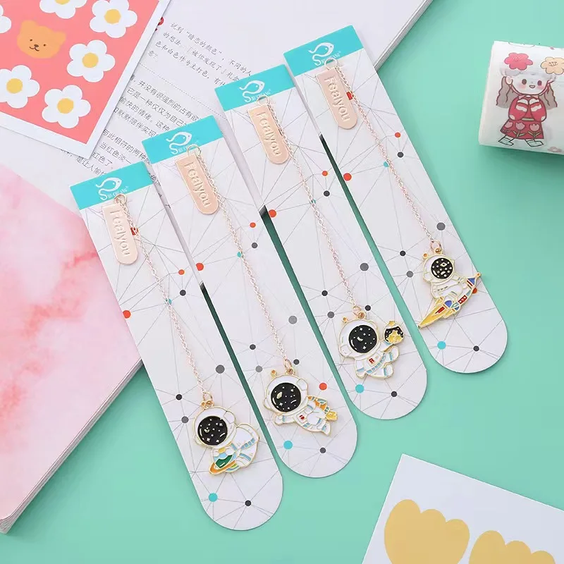 Marcapáginas con cadena de Metal de astronauta Kawaii Moon Walk, marca de página, papelería decorativa