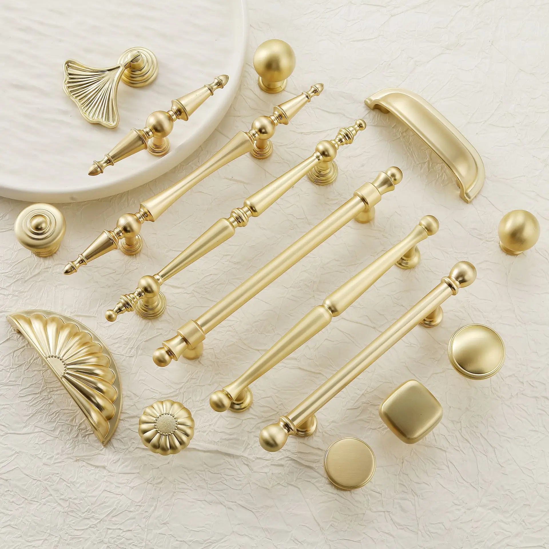 French-style Golden Wardrobe Door Handle Copper-finish Single-hole Drawer Knob Solid Zinc-alloy Cabinet Pull Furniture Hardware