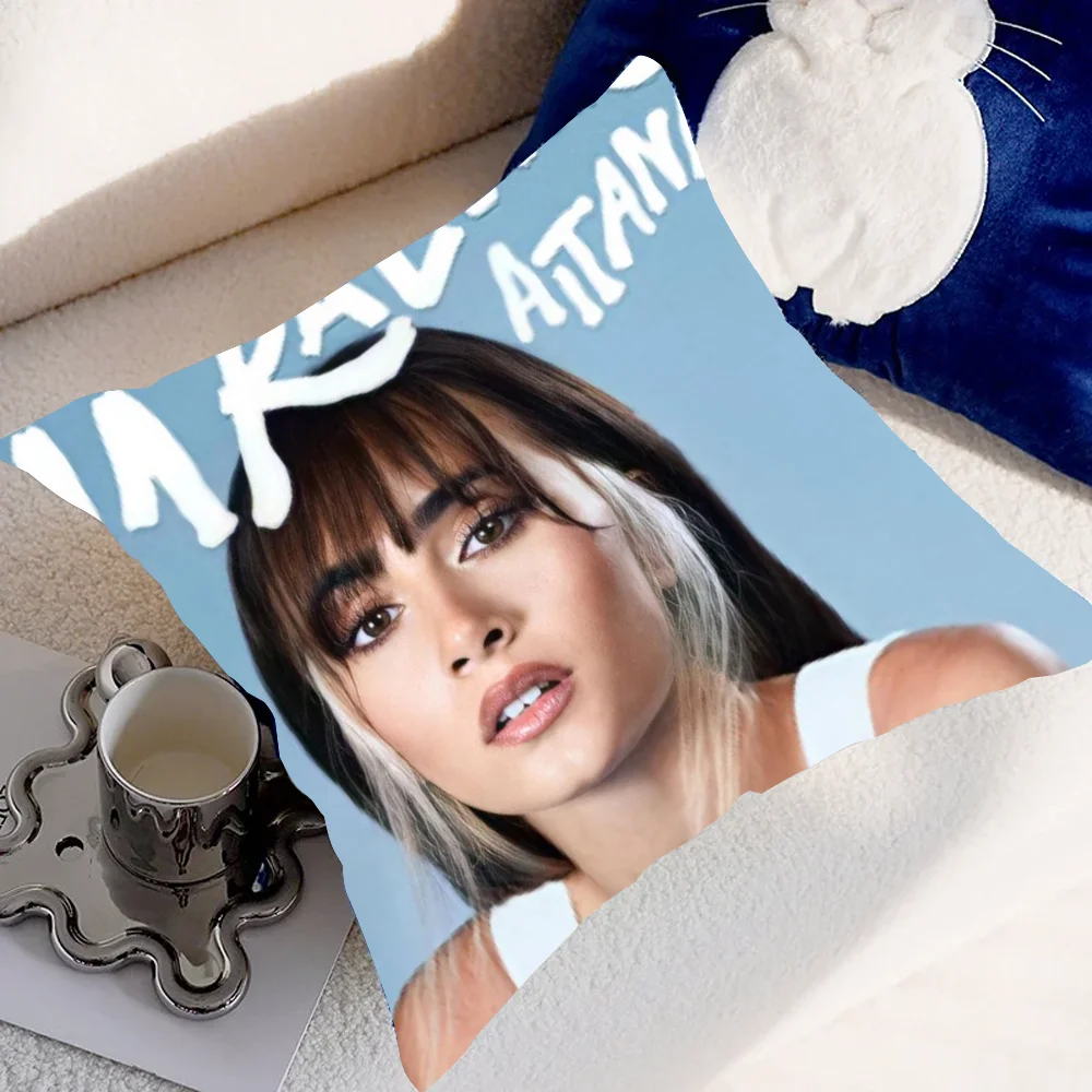 غطاء وسادة Aitana Ocana Singer غطاء وسادة أريكة غرفة مربعة مع غطاء وسادة لطيف من القطيفة للاستخدام المنزلي #2