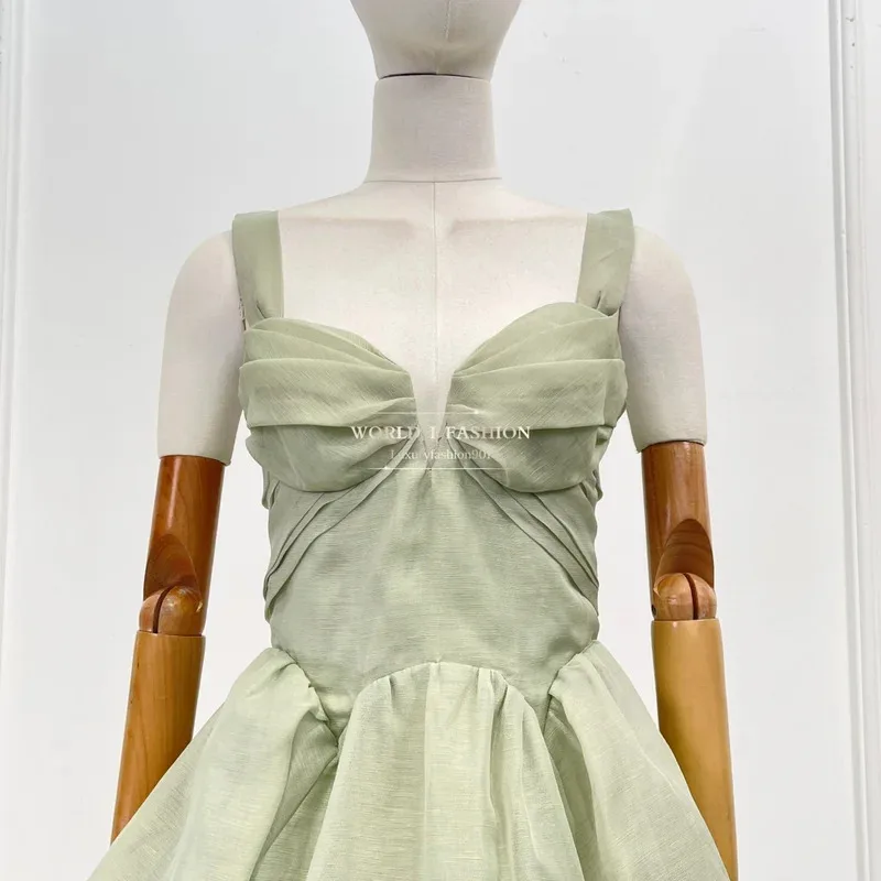 2025年秋の新作レディースドレス グリーン チェストコンプレッション フォールド ノースリーブ バックレス ミニドレス