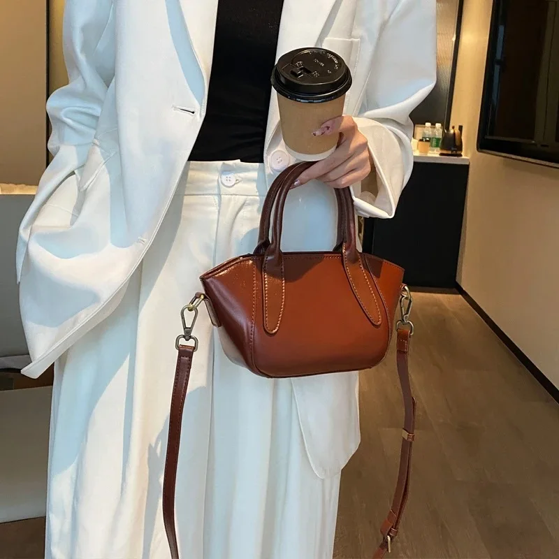 Genuine Leather Women Shoulder Crossbody Bag Top Layer Oil Wax Cowhide Handbag Commuter Tote Wing Dumpling Bag